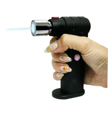 Maçarico Giga Torch ZL69 na mão