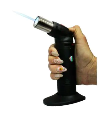 Maçarico Zengaz Pure Torch Jet com chama acesa