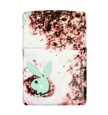 Isqueiro Zippo Playboy 48379 de frente