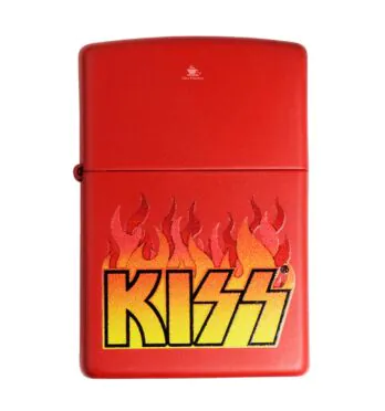Isqueiro Zippo Kiss Logo With Flames Red Matte 48642 de frente