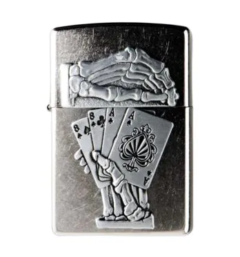Isqueiro Zippo Dead Man's Hand Emblem 49536 de frente